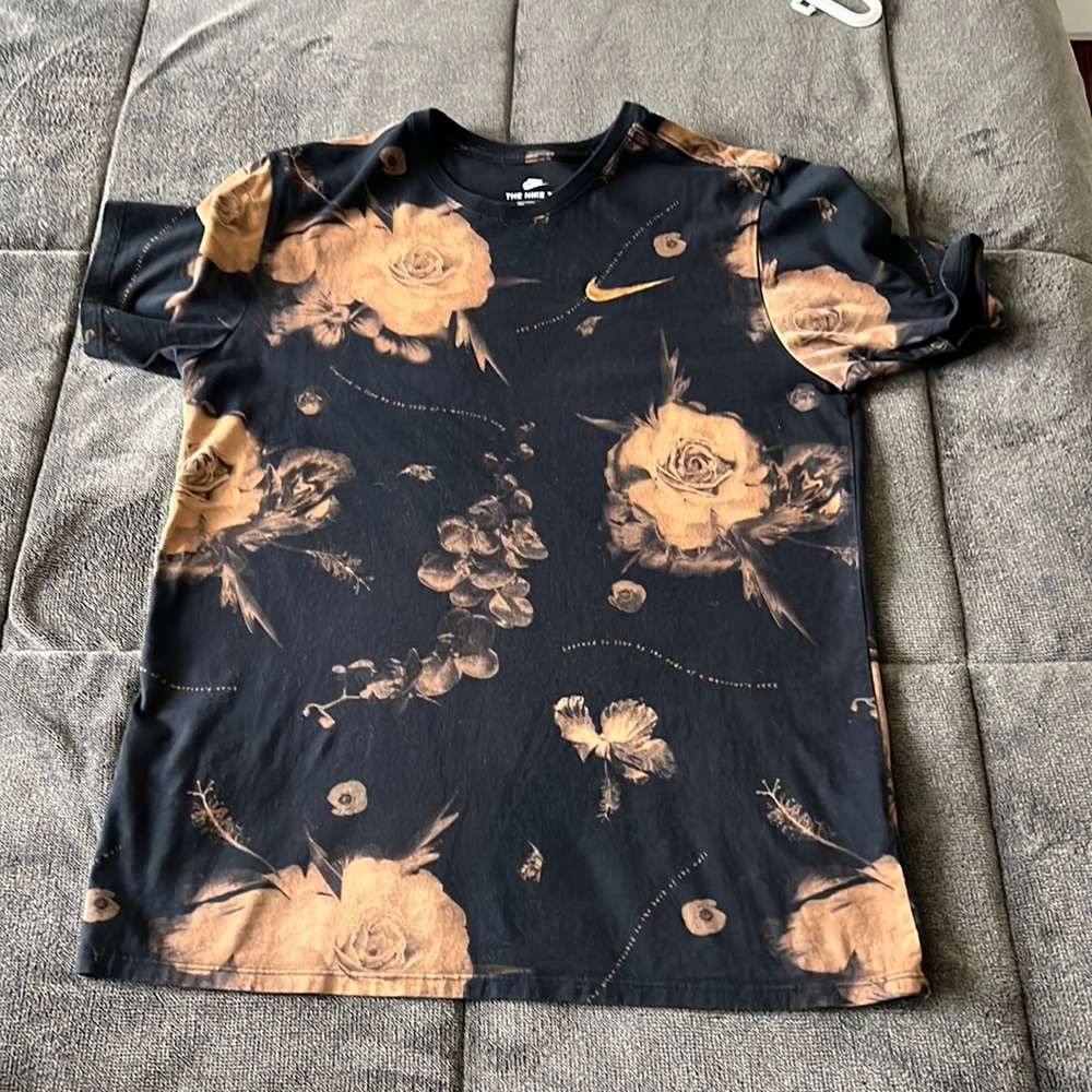 Nike t shirt roses